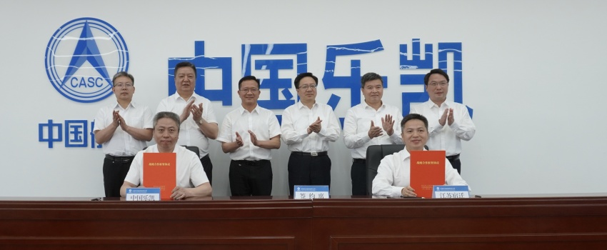 中國樂凱與宿遷市簽訂合作協(xié)議 侯景濱、李東會見宿遷市委書記陳忠偉并共同見證簽約