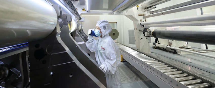 技術(shù)攻堅(jiān)結(jié)碩果！合肥樂凱成功下線超寬幅超薄高端光學(xué)聚酯薄膜