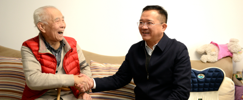 中國樂凱黨委領(lǐng)導(dǎo)看望慰問樂凱老領(lǐng)導(dǎo)、老專家、老干部和生活困難職工